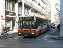 TPG - Mercedes O 405 GN  Nr.207 GE 96561 unterwegs auf der Linie 8 in der Stadt Genf am 11.12.2009
