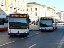 TPG - Mercedes Citaro Nr.189 GE 960625 und Mercedes Citaro Nr.176 GE 960560 beide unterwegs auf der Linie 9 bei den Haltestellen neben dem Bahnhof Genf am 11.12.2009