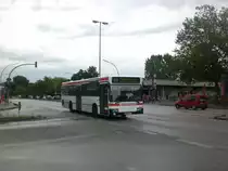 Mercedes-Benz O 405 N� auf der Linie 39 nach Teufelsbr�ck F�hre am U-Bahnhof Hagenbecks Tierpark.