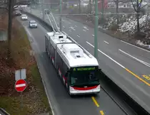 Hess Doppelgelenkbus 189 auf der Linie 4 bei der Autobahnausfahrt Kreuzbleiche (Rosenbergstrasse) am 24.12.09