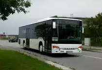 Setra S 400er-Serie NF (Multi Class) auf Sonderfahrt auf dem Ne�deich in der N�he vom Airbus-Gelende.
