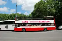 Der Bus der Anti-Christen am 13.06.09 in der Elisenstrasse M�nchen