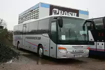 Pannenbecker (D AA 303) aus D�sseldorf mit Setra 415 UL am 8.12.2009 beim Weihnachtsmarkt in Essen.
Aufgenommen an der Hachestr. in Essen.
