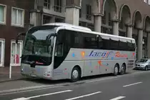 Jacoff Reisen (AC JA 1911) aus Alsdorf hat Besucher f�r den Weihnachtsmarkt nach Essen gebracht.
Aufgenommen vor den Haus der Technik am 9.12.2009.
