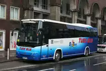 Tuss Bus (HSK PP 22) aus Winterberg hat Besucher zum Weihnachtsmarkt nach Essen gebracht.
Aufgenommen am 10.12.2009.