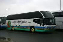 Anton G�tten Reisen (SB AG 825) aus Saarbr�cken hat Besucher zum Weihnachtsmarkt am Centro in Oberhausen gebracht.
Aufgenommen am 11.12.2009.