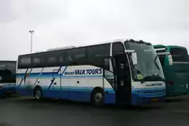 Van der Valk Tours 55 (BP HG 39) aus den Niederlanden hat Besucher zum Weihnachtsmarkt am Centro in Oberhausen gebracht.
Aufgenommen am 11.12.2009.