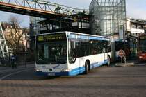 WSW 0864 (W SW 8864) mit dem SchwebebahnExpress am Bf Wuppertal Oberbarmen.
27.12.2009