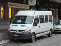 TL - Renault Master Nr.8 VD 57529 unterwegs auf deer Linie 64 bei den Haltestellen vor dem Bahnhof Lausanne am 19.12.2009