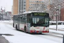 DVG 306 (DU DV 3307) am HBF Duisburg mit der Linie 924.
3.1.2010