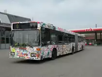 Der von Kindern bemalte Bus mit der Betriebsnummer 736 wartet vor der Garage Rankstrtasse auf den n�chsten Einsatz. Die Aufnahme stammt vom 04.02.2009.