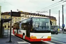 VR La Chaux-de-Fonds Nr. 273/NE 114'473 Volvo am 5. Dezember 2009 Neuch�tel, Place Pury