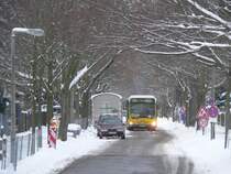 Fahrzeug 1386 der BVG als Linie 396 nach Berlin Karlshorst am 2.1.2010 in Berlin Karlshorst, Wallensteinstrae.