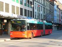 VB Biel - NAW Trolleybus Nr.81 unterwegs auf der Linie 4 in der Stadt Biel am 26.12.2009