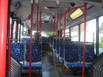 Im Jahr 1999 bekam die BSAG 18 Neoplan N4021 geliefert, hier der Nachl�ufer eines solchen 47er Neoplanbusses mit neuen Sitzbez�gen in Bremen Design. Ich hoffe, dass diese Busse noch lange auf Linie sind. Da sie einfach die besten unter den �ltern Wagen sind. Ausgestattet sind sie mit dem D 2866 LUH 20 Motor von MAN. Die Leistung betr�gt 228KW / 300 PS auf Grund der Euro 2 Norm haben sie alle eine Rote Feinstaubplakette und d�rfen seit 01.2010 nicht mehr in die Umweltzone fahren. 