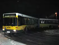 Wagen 2627 bedient am 11.01.10, 19:26 noch einmal die Ortslage Arkenberge. F�r gew�hnlich verkehren nur 12m-Wagen auf diesem Kurs. Der Fahrer muss jedoch mit dem Wagen gleich noch einmal auf die Linie M27 umsetzen. Deren Wegf�hrung von Pankow �ber Wedding, Moabit zum Bhf. Jungfernheide beschert dann dem 18m-Wagen ein angemessenes Fahrgastaufkommen.