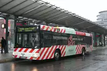 MVG 051 (MH VG 151) mit Werbung f�r 200 Jahre M�lheim an der Ruhr.
Aufgenommen am HBF Oberhausen,28,12,2009.