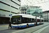 VBZ Z�rich Nr. 76 Hess/Vossloh Doppelgelenktrolleybus am 13. Dezember 2009 Z�rich, L�wenplatz