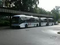 Van Hool AGG 300 auf der Linie 5 nach Hauptbahnhof/ZOB am U-Bahnhof Niendorf Markt.