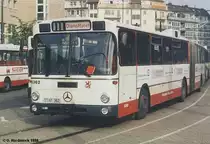 Mercedes O 305 G Gelenkbus Rheinbahn D�sseldorf
Als einer der letzten gro�en Verkehrsbetriebe im Rhein-Ruhr-Raum hatte die Rheinbahn noch bis Anfang 2001 einige Standard-1-
Busse, Gelenkbusse vom Typ Mercedes O 305 G von 1985. Hier steht Wagen 6362 im Jahr 1998 am D�sseldorfer Hauptbahnhof. 