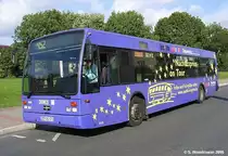 Van Hool A 360 Linienbus Dortmunder Stadtwerke DSW
Anders als die Gelenkbusse kamen die Solowagen von Van Hool an Rhein und Ruhr nicht recht an, lediglich in Hagen und in Dortmund wur-
den einige wenige Exemplare beschafft.Hier der  Wagen 1055 der Dortmunder Stadtwerke im Nachtexpress-Trimm. 