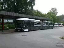 Van Hool AGG 300 auf der Linie 5 nach Hauptbahnhof/ZOB am U-Bahnhof Niendorf Markt.