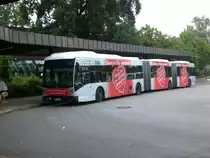 Van Hool AGG 300 auf der Linie 5 nach Bahnhof Burgwedel am U-Bahnhof Niendorf Markt.