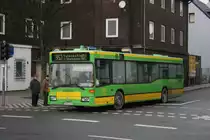 Urban Reisen 357 (BOT LB 8) mit der Linie 957 am Bf Oberhausen Osterfeld,29.12.2009.
