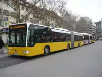 Ein neuer SSB-Bus am Schlo�platz in Stuttgart, am 16.12.2009 vor seiner Weiterfahrt zur Schreiberstrasse auf der Linie 42.