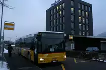 PU Obrist, Rheinsult, AG 7'293 (MAN N�313/A20, 2001) am 15.1.2010 vor bei der Haltestelle Sisseln, Syngenta. 