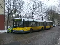 Solaris Urbino auf der Linie 171 nach U-Bahnhof Hermannplatz an der Haltestelle Neuk�lln Lohm�hlenplatz.