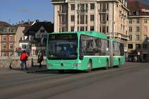 Mercedes Citaro mit der Betriebsnummer 715 f�hrt �ber die Mittlere Rheinbr�cke Richtung Schiffl�nde. Die Aufnahme stammt vom 18.01.2010.