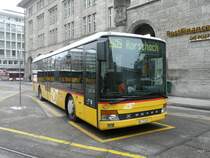Postauto - Setra  SG 175064 unterwegs auf der Linie 242 bei den Postautohaltestellen vor dem Bahnhof St.Gallen am 16.01.2010
