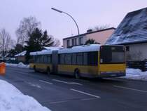Solaris Urbino auf der Linie 237 nach S+U Bahnhof Rathaus Spandau an der Haltestelle Staaken Seegefelder Weg/Klosterbuschweg.