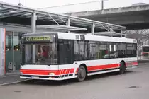 Schiwy Reisen 9124 (EN XS 100) mit der Linie 015 am S Bf Ratingen Ost,
24.1.2010.