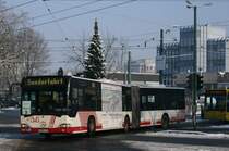 DVG 412 (DU DV 4412) auf den Weg zur Grugahalle.
Dort wurde Sonderverkehr fr Deichmann gefahren die an diesem Tag ihre Jahreshauptversammlung hatten.
Aufgenommen am Betriebshos Stadtmitter der EVAG,26.1.2010.

