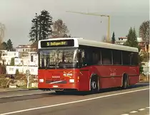 Aus dem Archiv: AAGK, Koppigen Nr. 4/BE 352'903 Volvo am 4. Dezember 2004 beim Bahnhof Bolligen.
