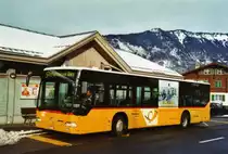 PostAuto Bern BE 610'543 Mercedes Citaro (ex P 25'381) am 22. Dezember 2009 Wilderswil, Bahnhof