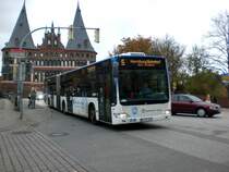 Mercedes-Benz O 530 II (Citaro Facelift) auf der Linie 5 nach Herrnburg Bahnhof an der Haltestelle Holstentorplatz.