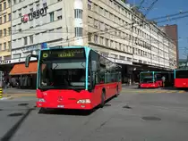 Mercedes Citaro mit der Betriebsnummer 124 f�hrt am Bahnhof Biel ein. die Aufnahme stammt vom 29.09.2009.