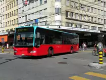 Mercedes Citaro mit der Betriebsnummer 182 f�hrt am Bahnhof Biel ein. die Aufnahme stammt vom 29.09.2009.