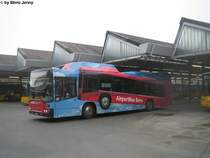Bernmobil Nr. 125 ''AirportBus Bern'' (Volvo 7700 CNG) am 9.2.2010 in Bern, Postautobahnhof. Die Linie 334 verbindet die Innenstadt Bern mit dem Flughafen Belp. Dazu wurden einige Volvo 7700 CNG mit Gep�ckablagen im Innern umger�stet. Davon erhielt der Wagen 125 einen passenden Anstrich.