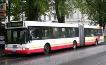 Ein Scania Gelenkbus im Linienverkehr der St�tdischen Verkehrsbetriebe in J�nk�ping im Juni 2005 gesehen. 