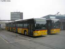 Postauto/Regie Bern Nr. 636 und 631 (Mercedes Citaro O530G) am 9.2.2010 in Bern, Postautobahnhof