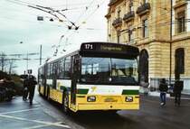TN Neuch�tel Nr. 171 FBW/Hess Gelenktrolleybus am 23. Dezember 2009 Neuch�tel, Place Pury