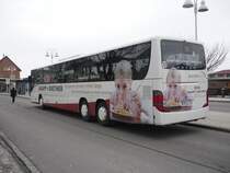 Ein Setra S 419 UL am ZOB in Herrenberg macht Pause am 08.02.2010