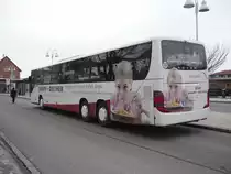 Ein Setra S 419 UL am ZOB in Herrenberg macht Pause am 08.02.2010