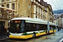 TN Neuch�tel Nr. 131 Hess/Vossloh Gelenktrolleybus am 23. Dezember 2009 Neuch�tel, Place Pury
