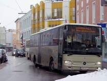 BD-12879 mit Ziel Hohenzell, steuert in der Bezirksstadt Ried i.I. seine n�chste Haltestelle an;100212