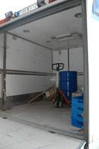 Ein Volvo �berlandlinienbus, der auch Postgut und kleines St�ckgut bef�rdert. Hier beim Be- und Entladen im Juni 2008 in G�llivare/Schweden gesehen.